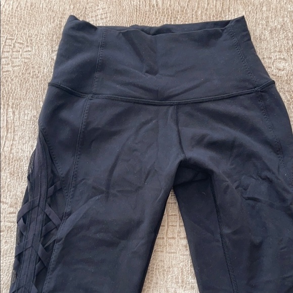 Lululemon Mesh siding Leggings - Picture 2 of 5